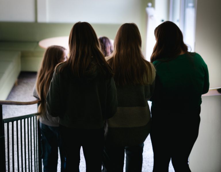 osnovna-sola-krizevci-pri-ljutomeru, osnovnosolci, simbolična, razred, tabla, učenci, zvezek, hodnik