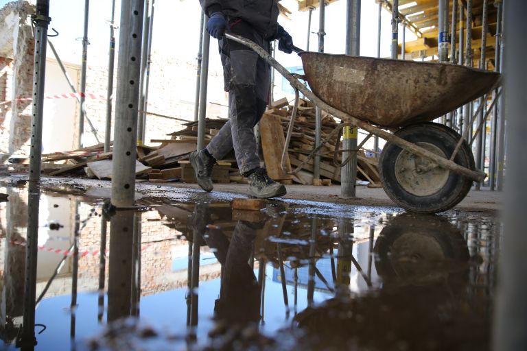 delavec, gradbeništvo, gradnja, samokolnica,