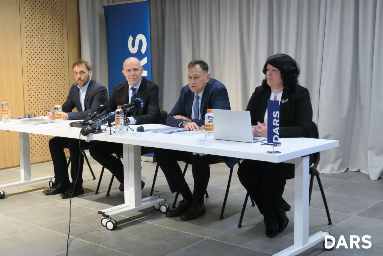 DARS novinarska konferenca.jpg