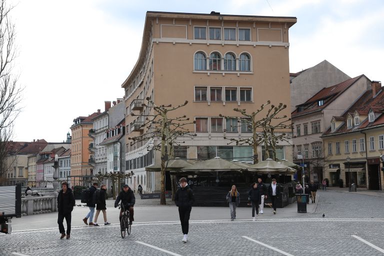 Mayerjeva hisa pignatelli-pl006.JPG