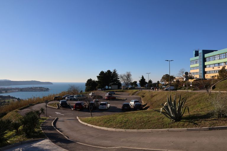 parkirisce Primoz Lavre.JPG