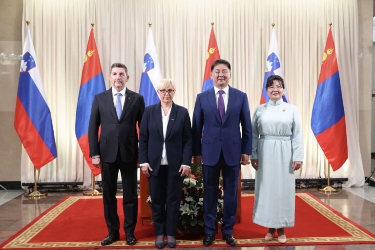 predsedniska-para mongolija-UPRS.jpg