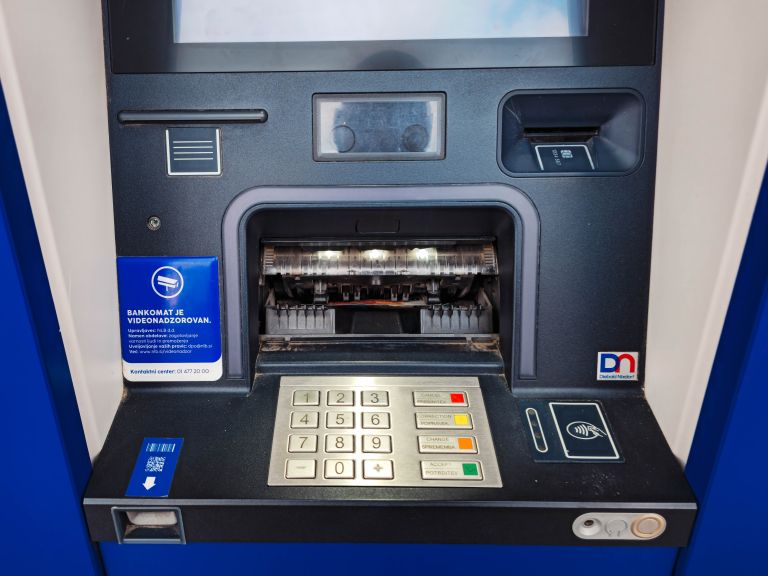 simbolična, bankomat, denar, bankomati