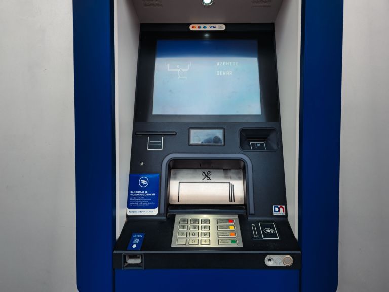 simbolična, bankomat, denar, bankomati