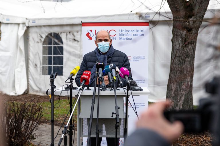 1 janez jansa covid-ukc mb-vlada4.jpg