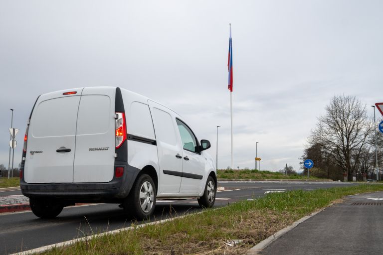 trnje, krožišče, slovenska-zastava