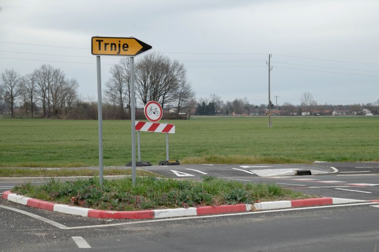 trnje, krožišče, slovenska-zastava
