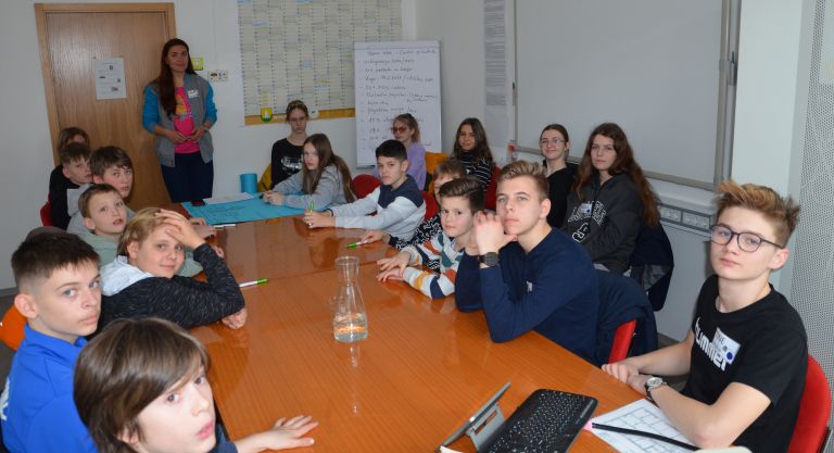 otroški parlament razprava.JPG