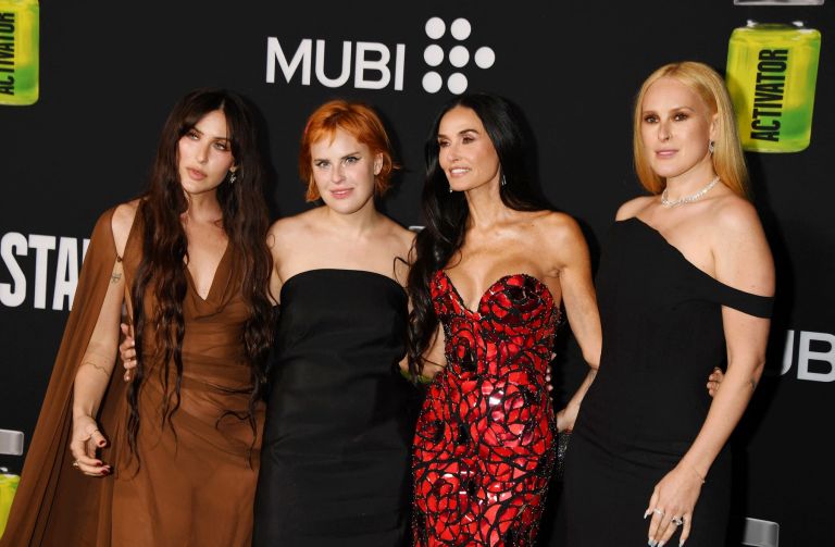 Scout Willis, Tallulah Willis, Demi Moore, Rumer Willis.jpg