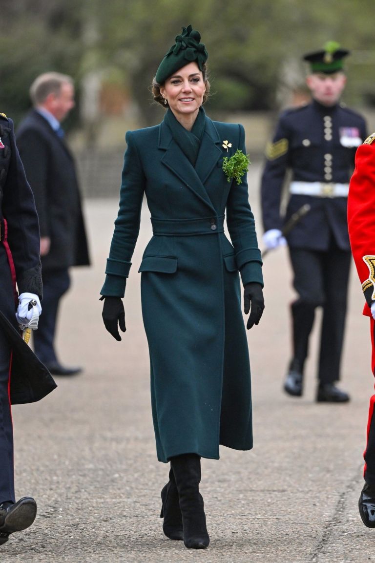 Valižanska princesa se je vrnila k samostojnim kraljevim dolžnostim.