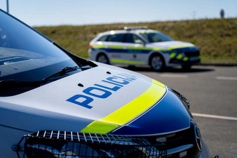policija, simbolična, policijski-avto