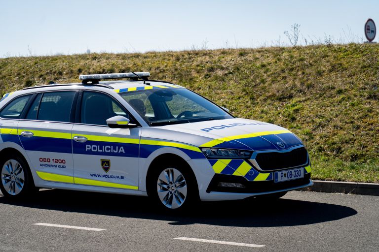 policija, simbolična, policijski-avto