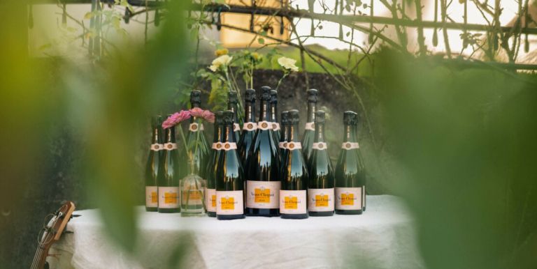Veuve_Clicquot_Solaire_Tables-scaled_1115x560_acf_cropped.jpg