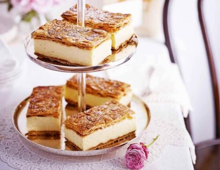 vaniljeve-kremne-rezine-z-mandlji_558x620_acf_cropped