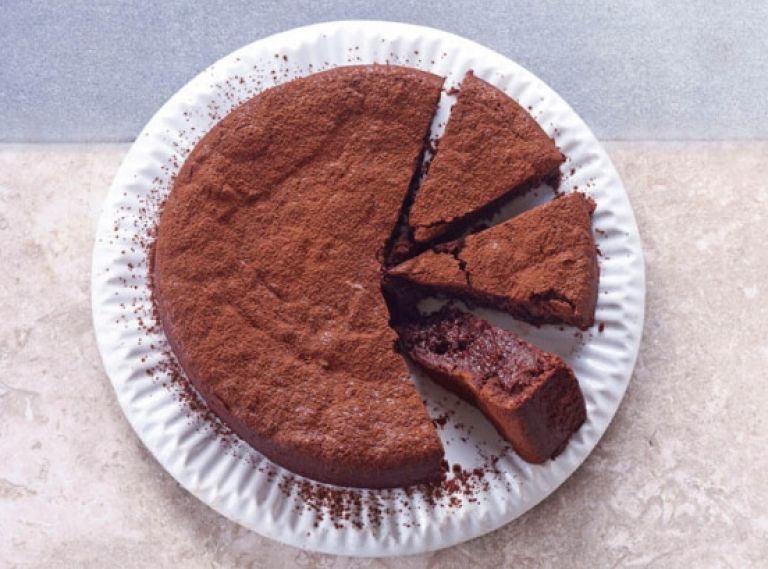 pijan-cokoladni-kolac-s-suhimi-slivami_558x620_acf_cropped