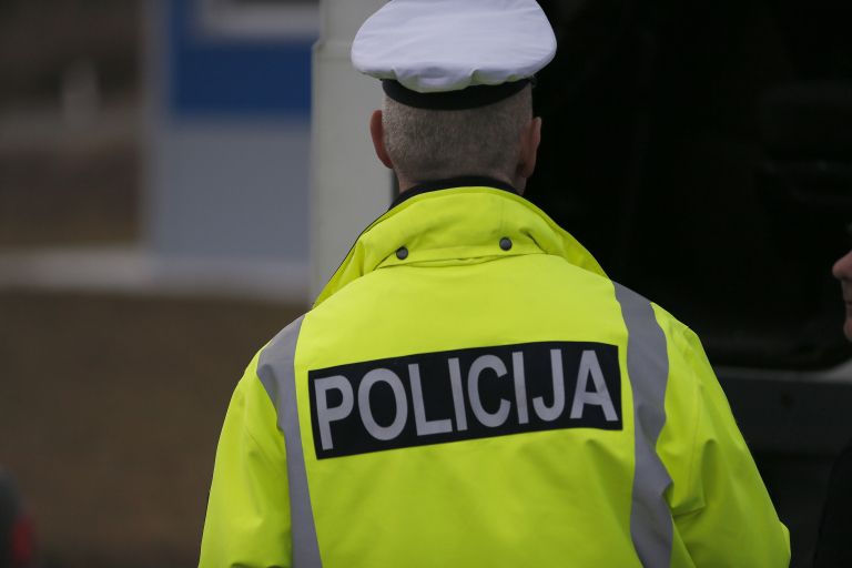policija