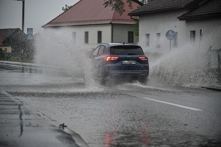 poplave, voda, dež, cesta, akvaplaning