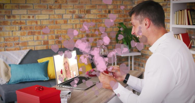 spletni-zmenki, telefon, zaljubljenost