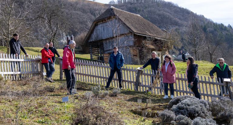 delovna-akcija-na-Grilovi-domačiji051foto-Tanja-Verboten.jpg