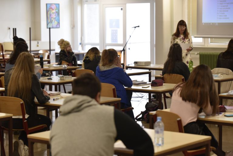 dijaki srednja šola.jpg