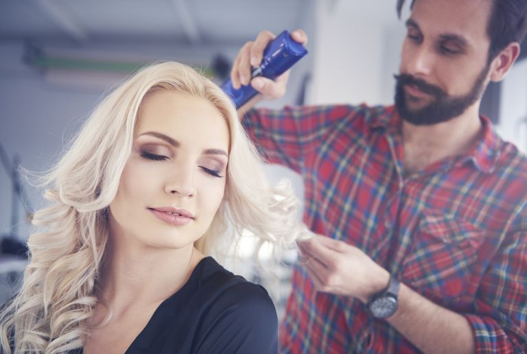 Barvanje las, frizer, blond barva, frizura, pričeska
