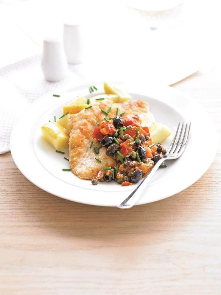 Puranji zrezek s paradižnikom, olivami in kaprami