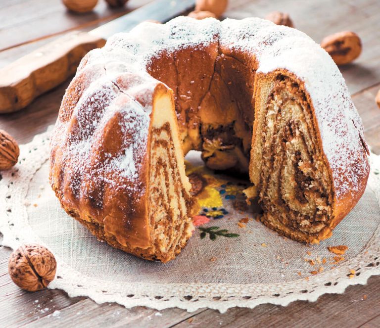 Potica,,Roll,With,Walnuts.,Slovenian,Dessert