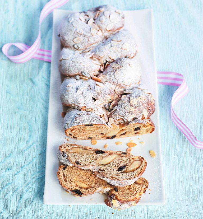 Pletenica z bozicnimi zacimbami Stollen