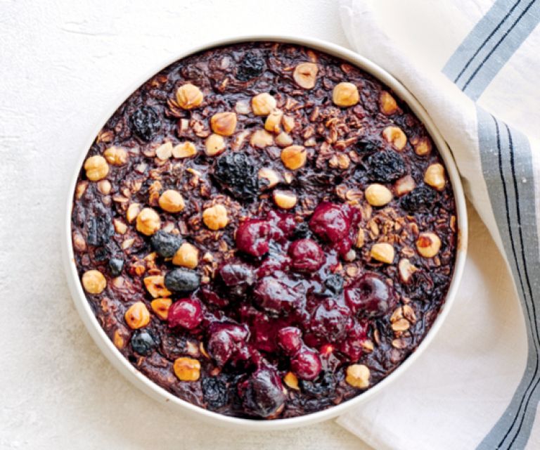 Pečeni kosmiči s kakavom in suhimi višnjami