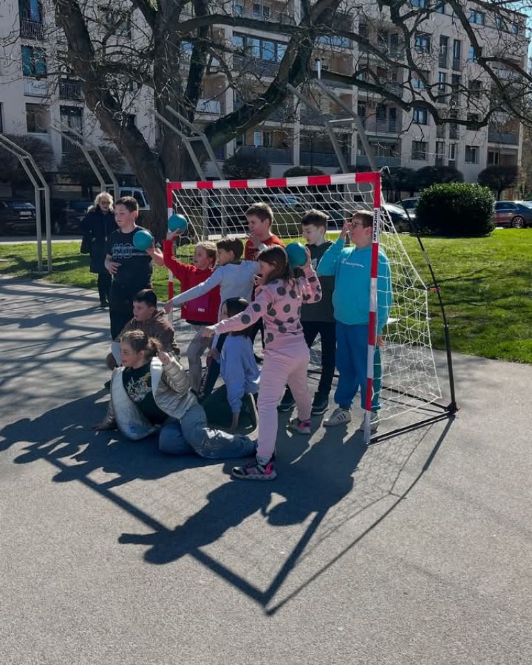 dan zdravja otroci v rokometnem golu.jpg