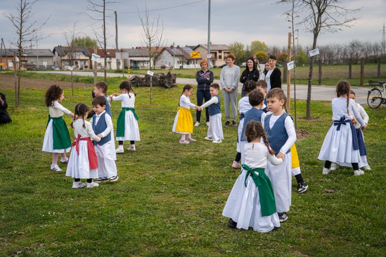 zasaditev, lipa, pusca, sobivanje, milan-kucan, vanek-siftar