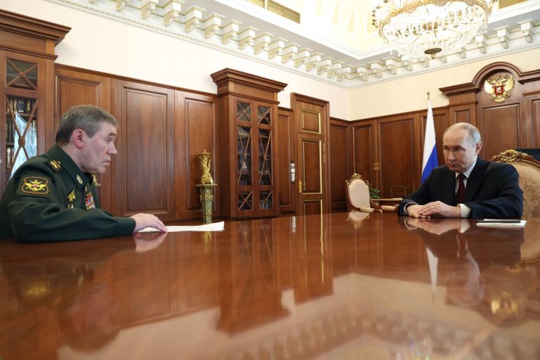 vladimir putin, valerij gerasimov.jpg