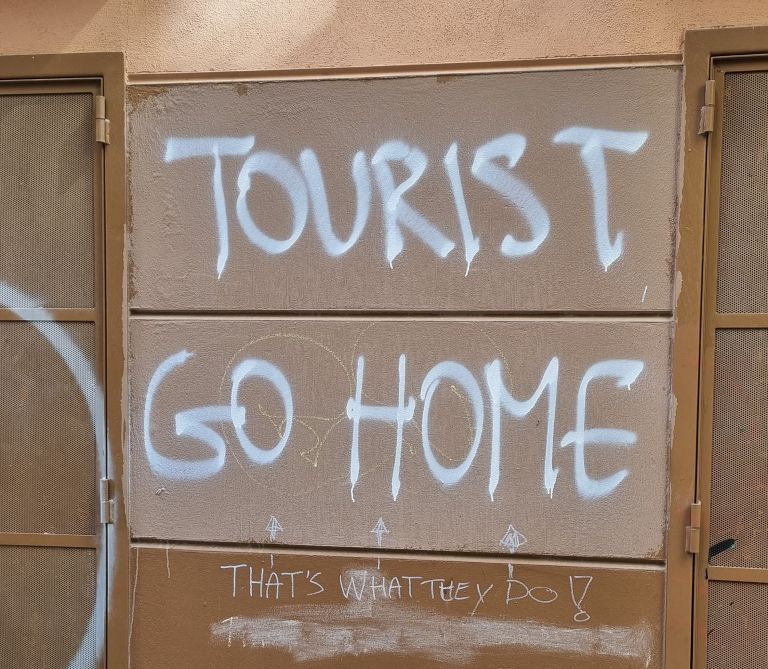 17 turist go home-mm.JPG
