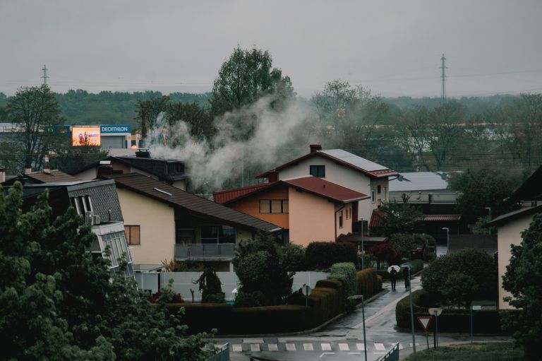 simbolična, zima, kurjava, kurjenje, drva, dim, onesnaženje, zrak