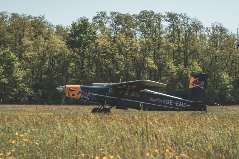 hsv-red-bull-salzburg, letališče-murska-sobota, padalci, padalec
