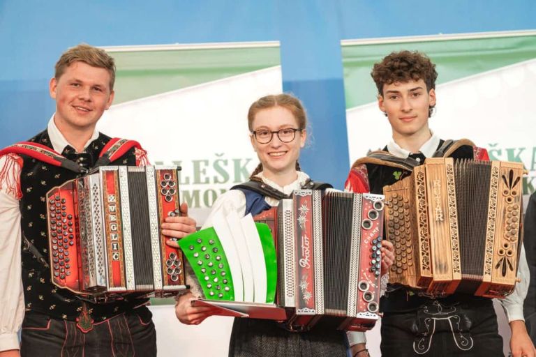 SALESKA HARMONIKA.jpg
