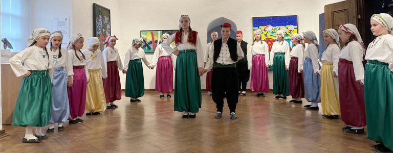 Plesi-ob-porokah,-uprizoritev-članov-BMKD-Velenje,-foto-Ona-Č.jpg