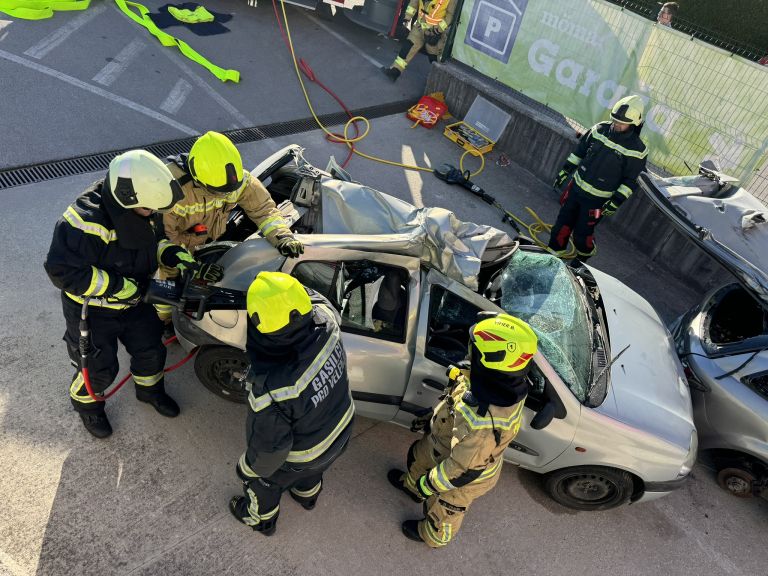 gasilci naslovnica.JPEG