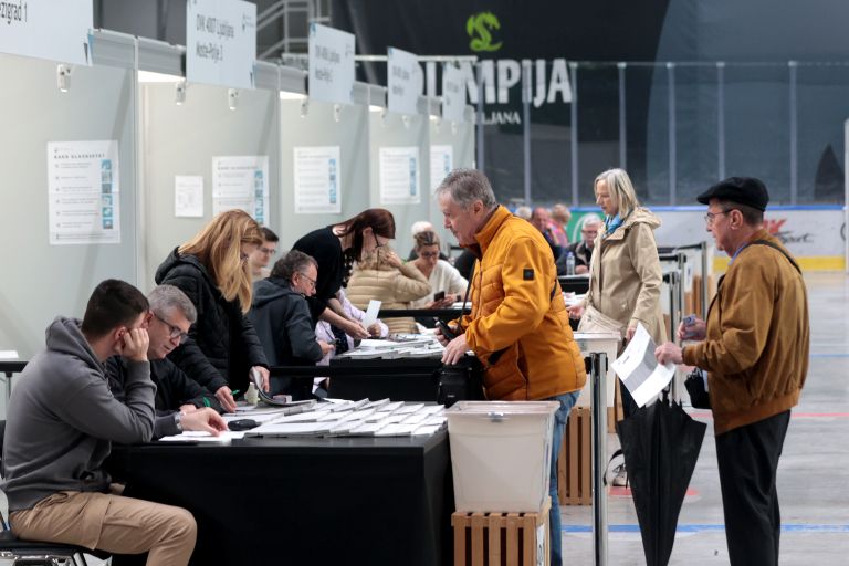 referendum o dodatkih k pokojnina, predčasno glasovanje.jpg