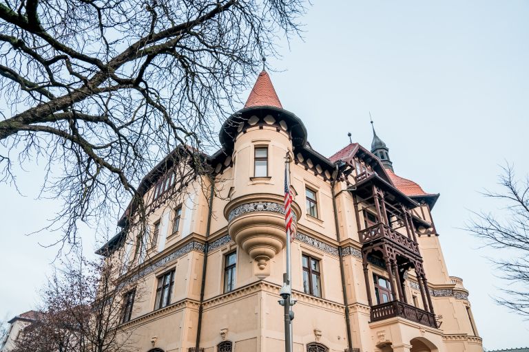 veleposlanistvo ambasada zda.jpg