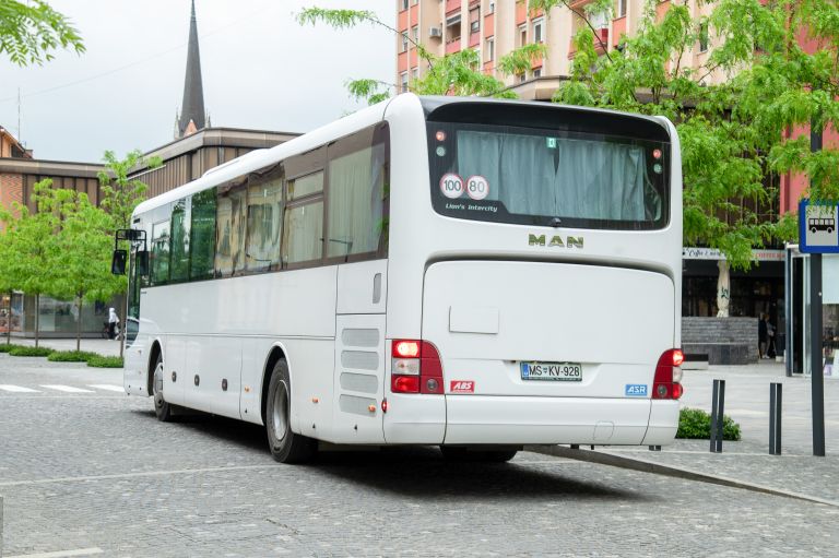 simbolična, avtobusna-postaja-murska-sobota, avtobusni-promet, peron, avtobus