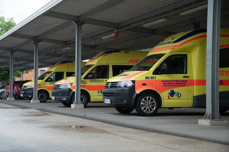 simbolična, rešilec, reševalno-vozilo, zdms, reševalci