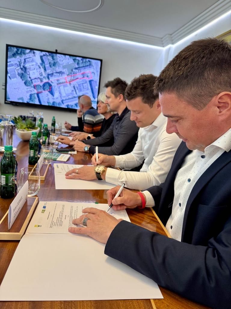 Podpis pogodbe z VG5, Cankarjeva, maj 2025.jpg