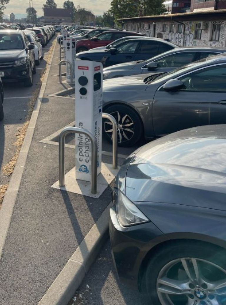 polnilnice, železniška postaja ljubljana.jpg