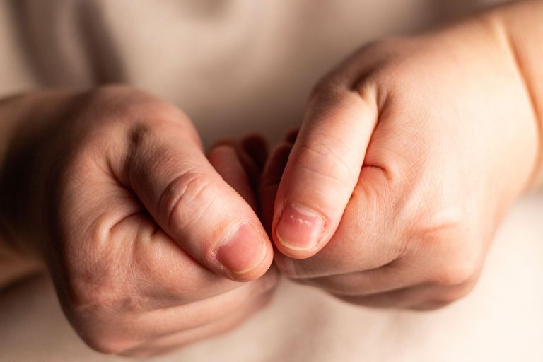 nohti, lise na nohtih