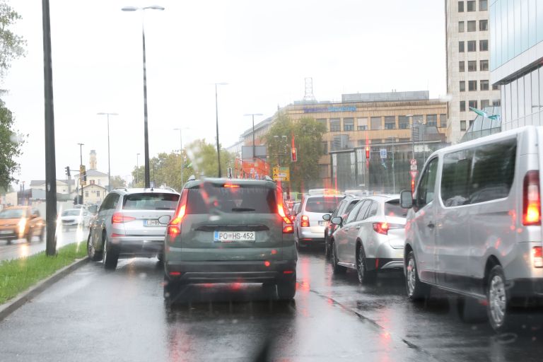 promet, avtomobili, gneča, ljubljana.jpg