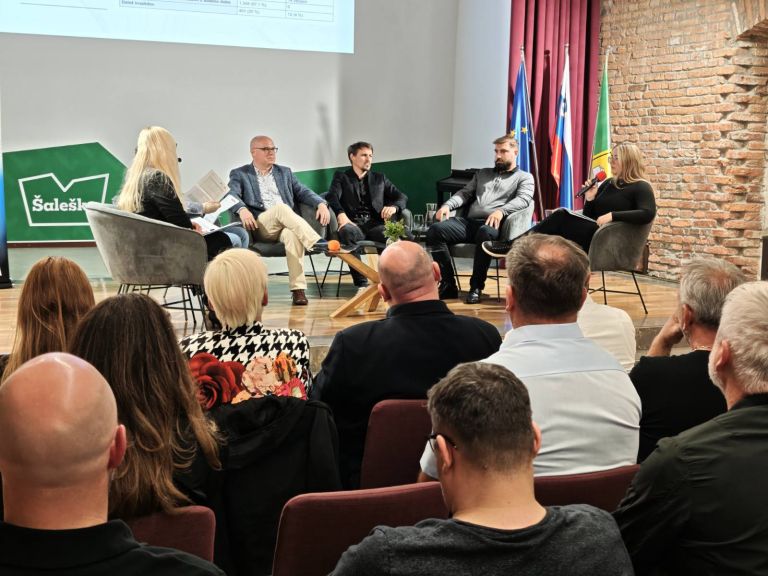 okrogla miza PV (3).jpg