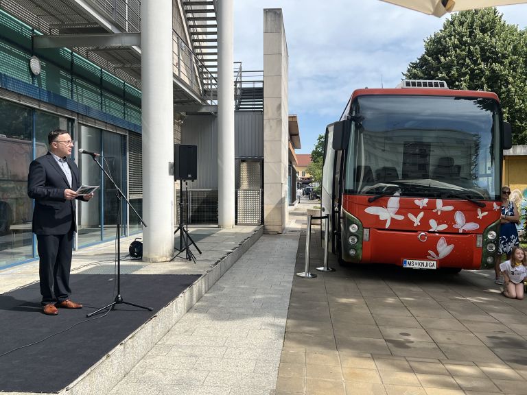 bibliobus, pišk, pokrajinska in študijska knjižnica murska sobota