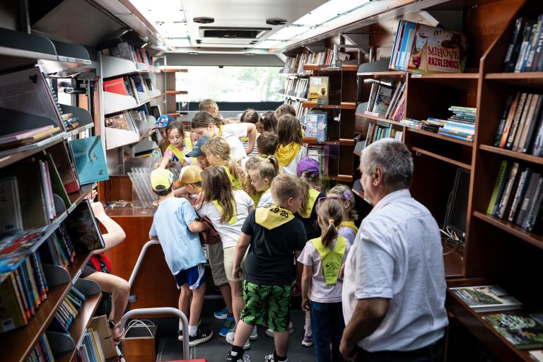 predaja-nadomestnega-bibliobusa, pisk, bibliobus, knjiznica
