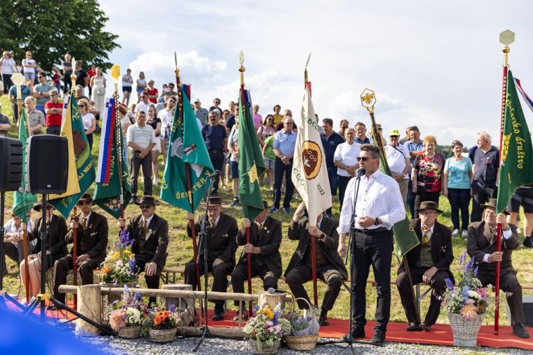 andraž čebelnjak.jpg